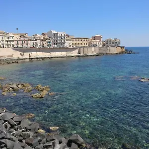 Ortigia Porta Del Mare Syracuse